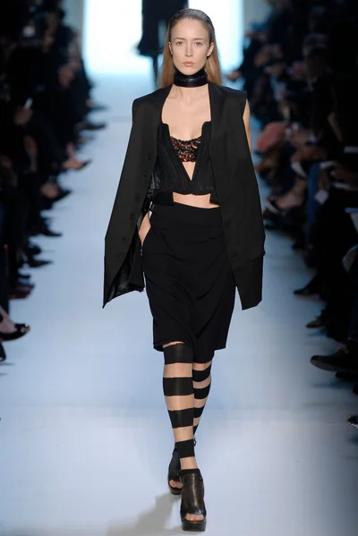 Look 32